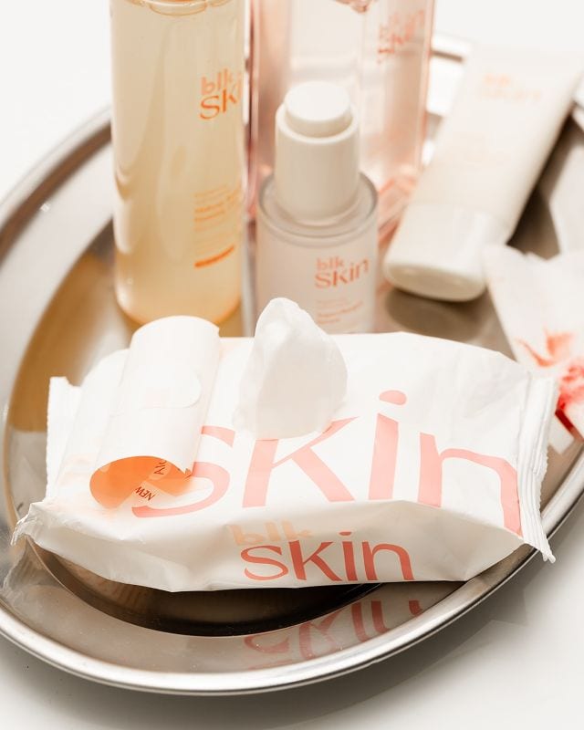 blk cosmetics brightening and soothing line makeup remover wipes